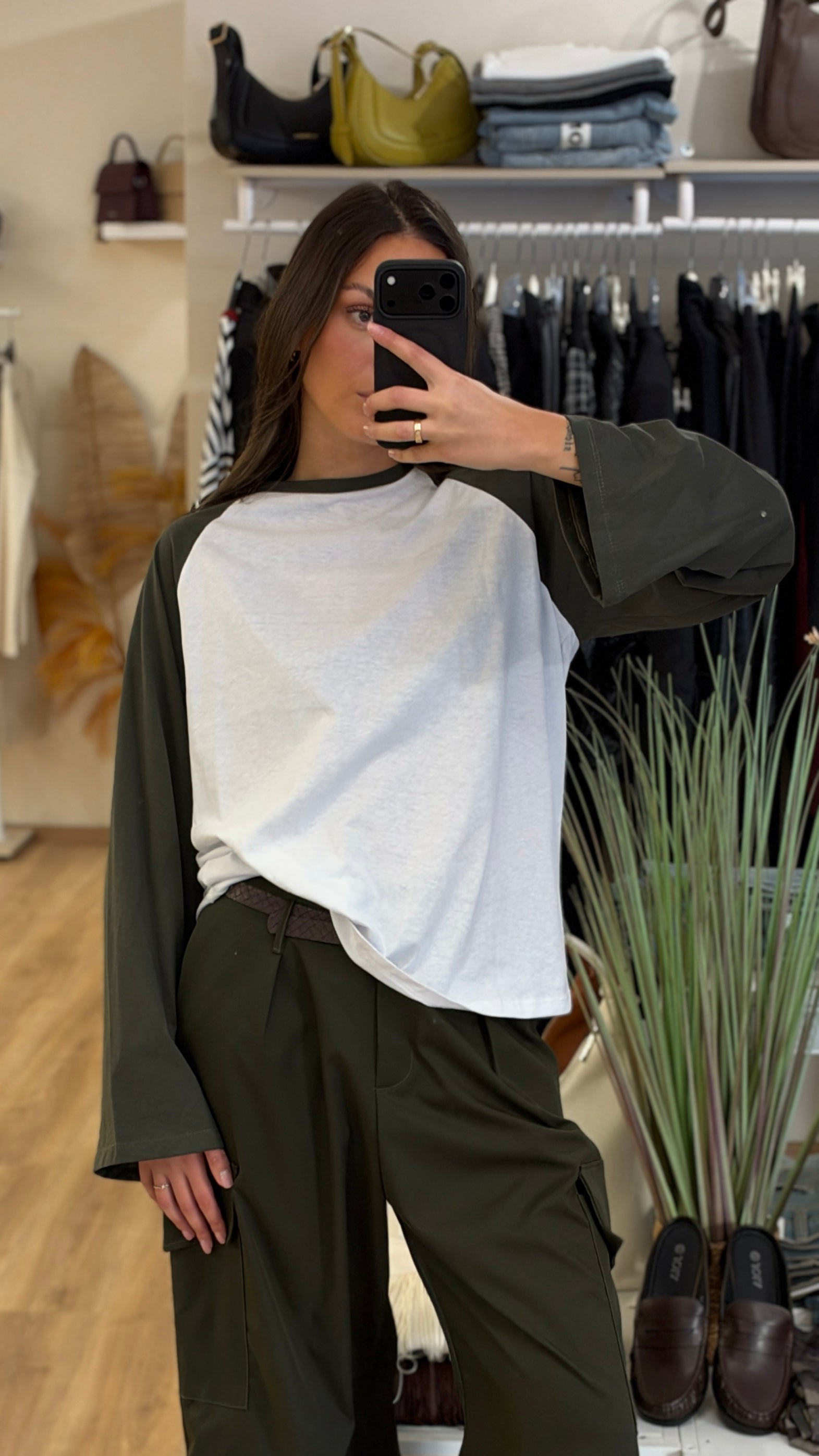 T-shirt bicolor in cotone.