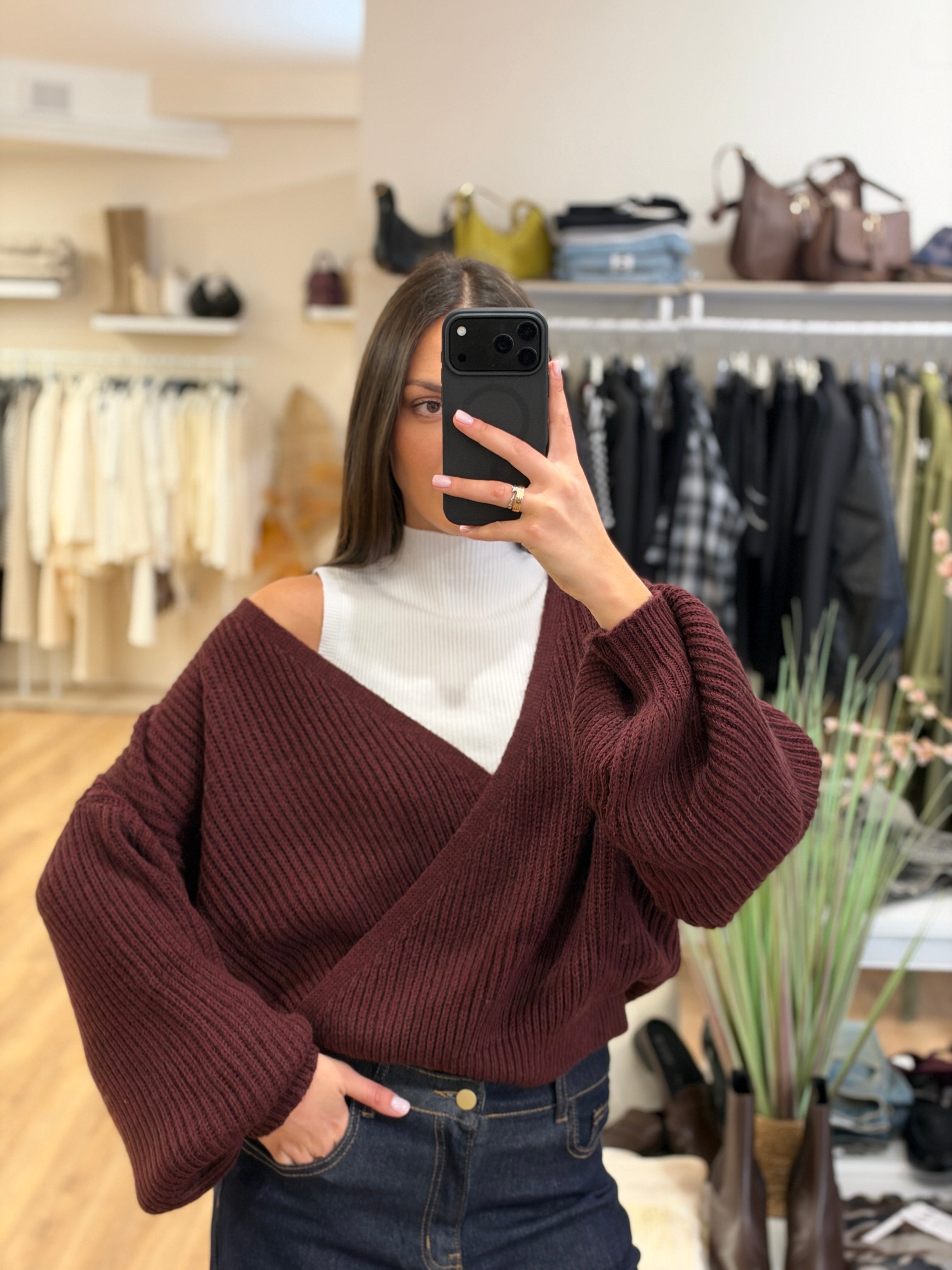 Maglia incrocio con manica a sbuffo.