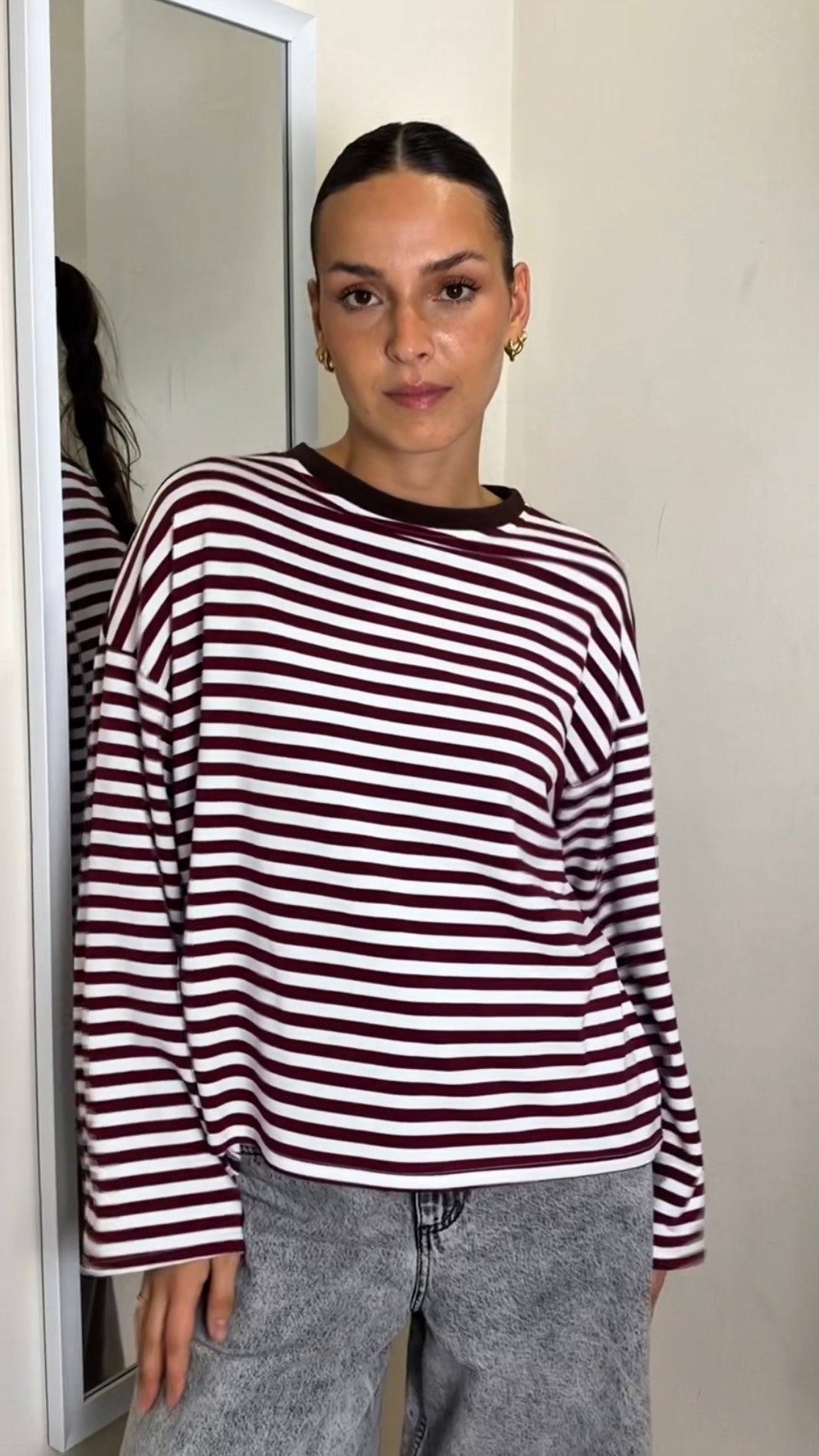 T-shirt a manica lunga a righe.