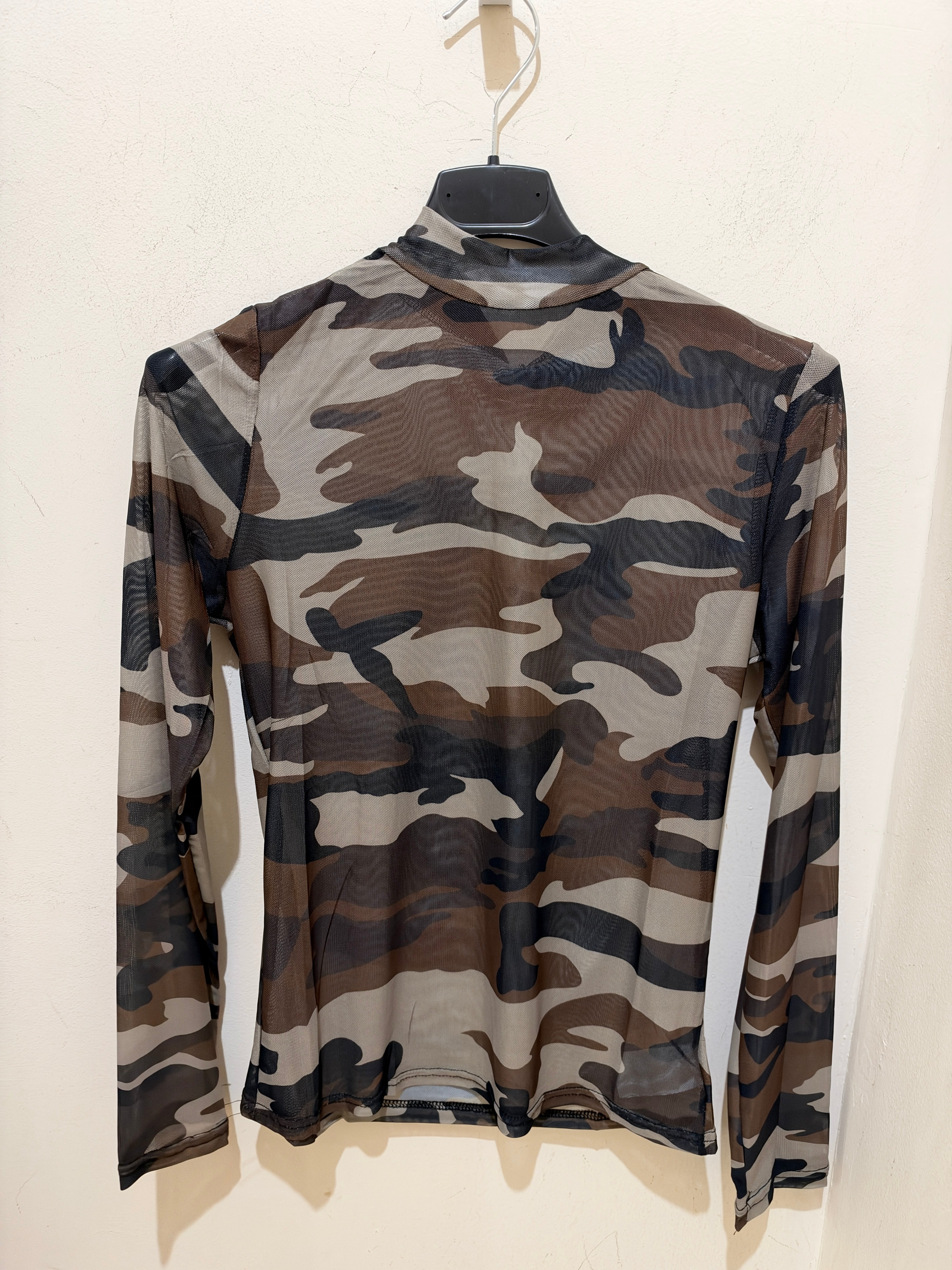 T-shirt maniche lunghe militare trasparente.