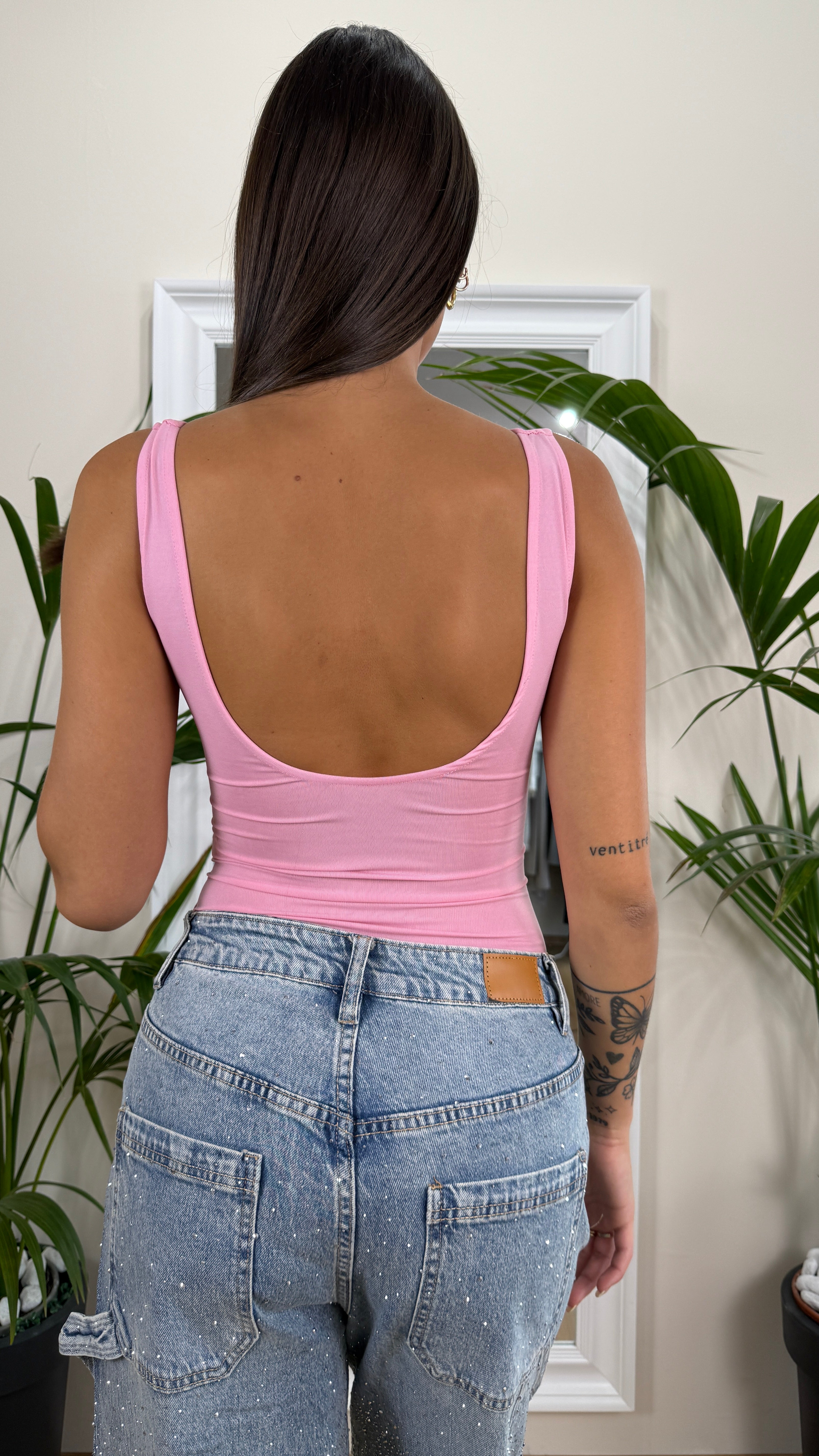 Body con scollo a V.