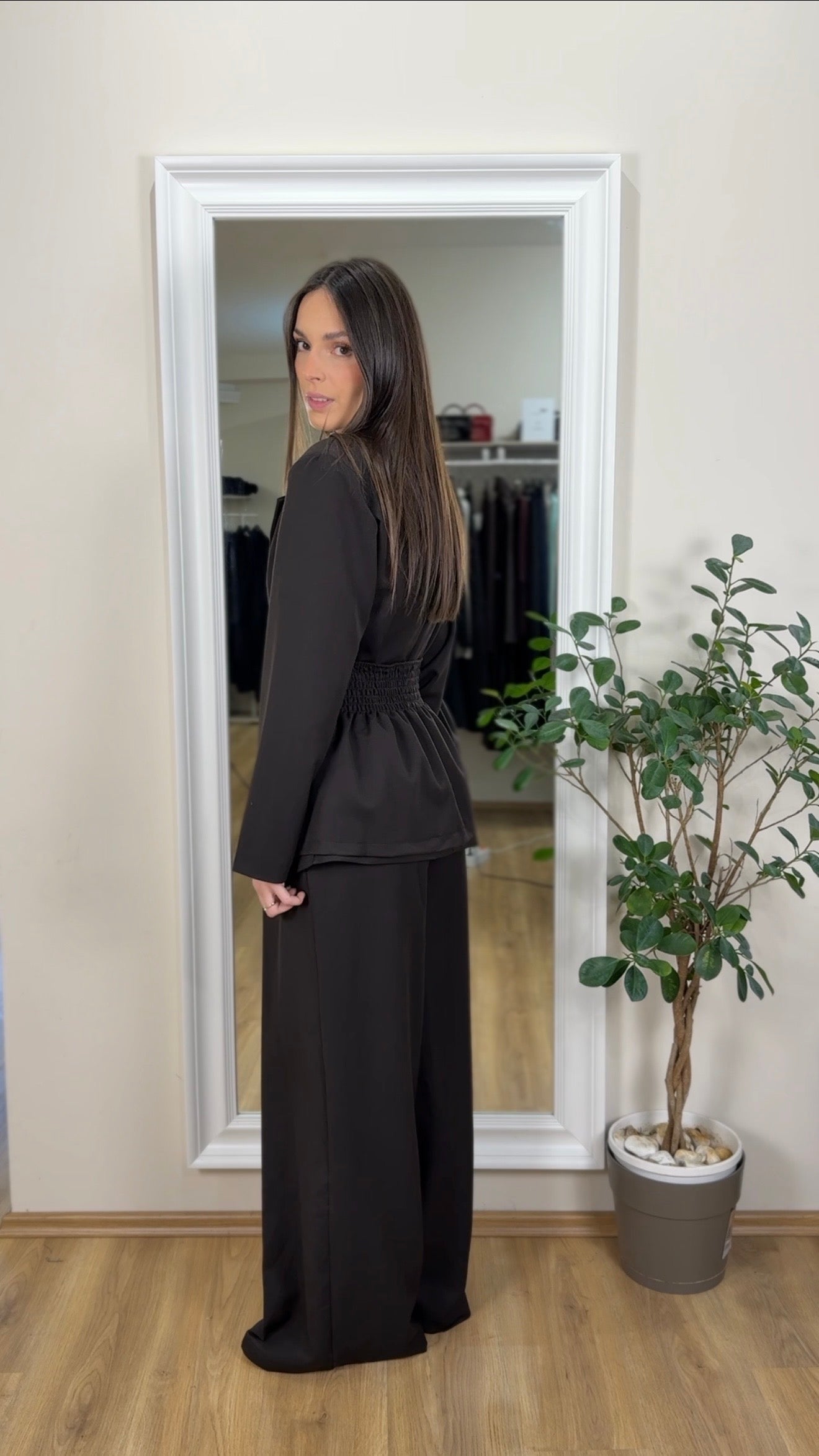 Tailleur tre pezzi color testa di moro.