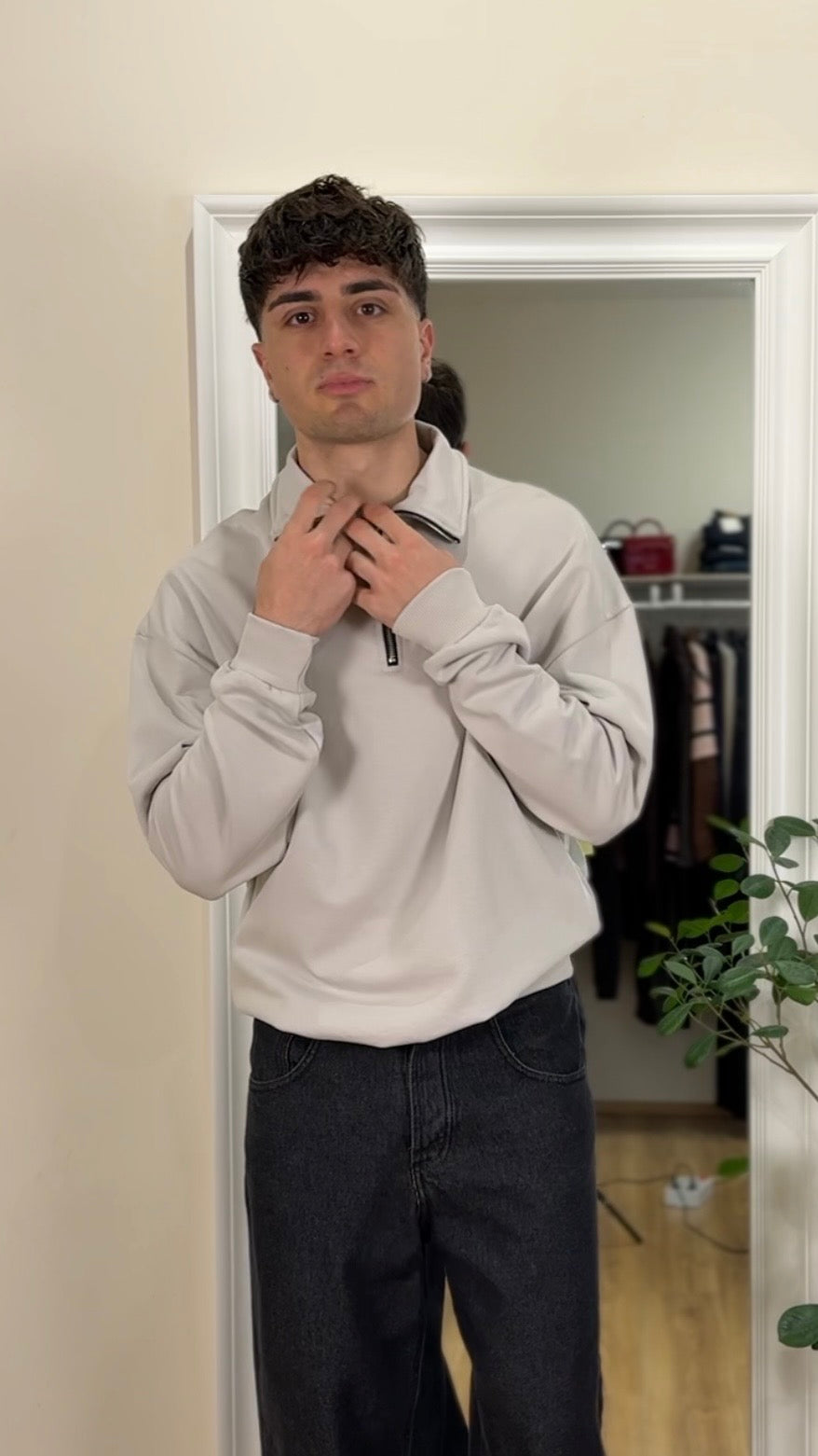 Felpa garzata con mezza zip color ghiaccio.