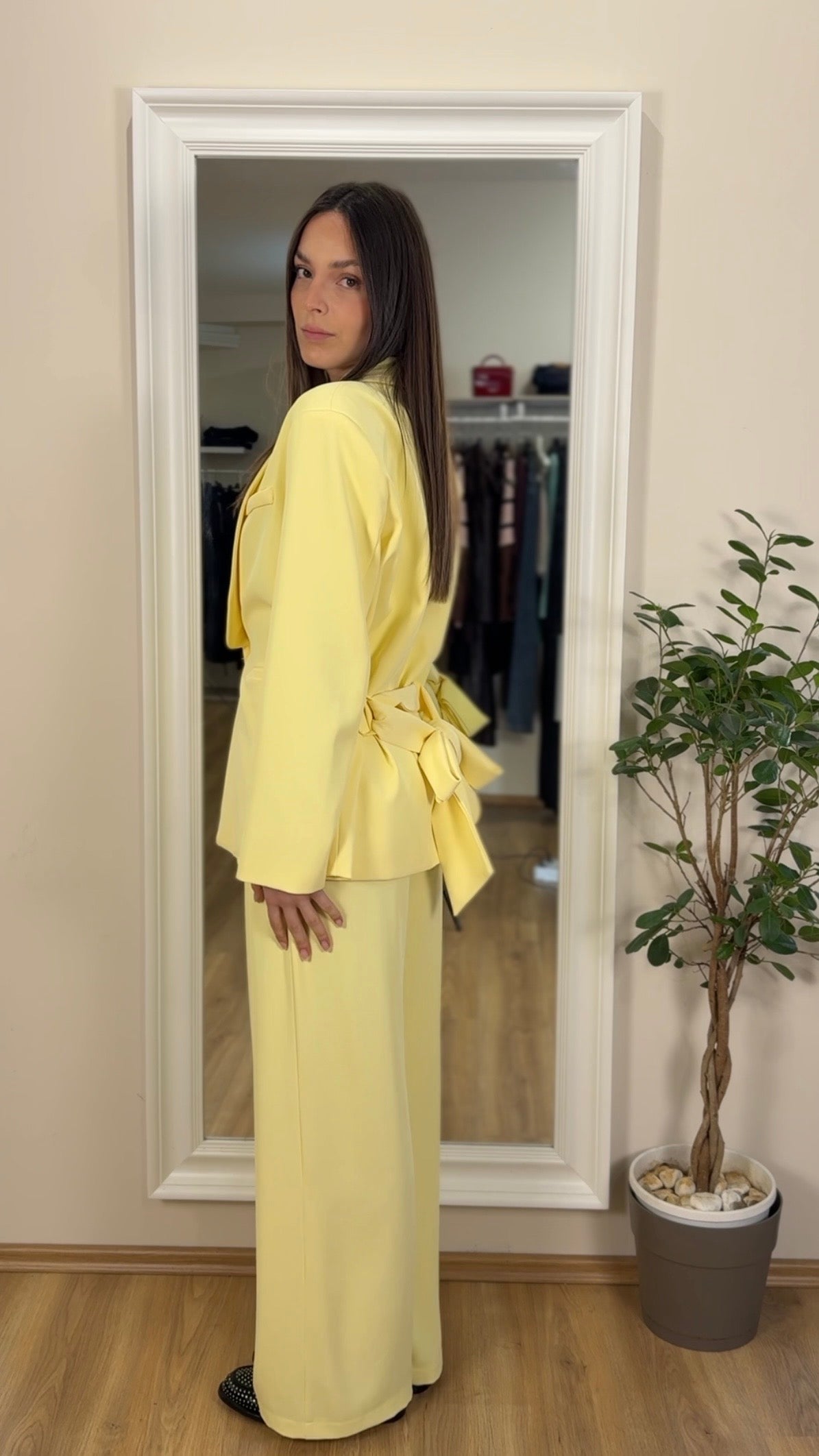 Completo giacca-pantalone giallo-Lumina.