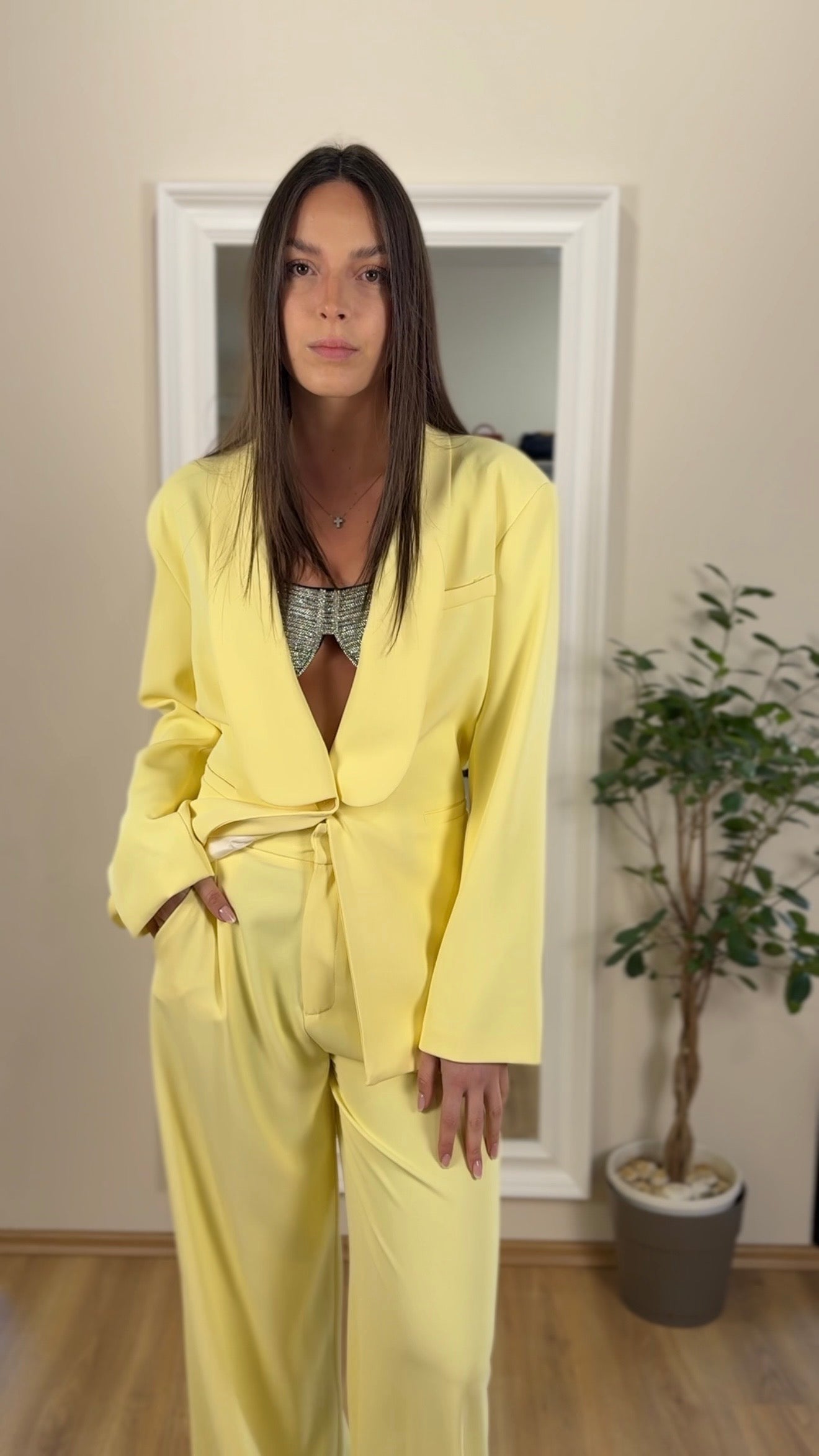 Completo giacca-pantalone giallo-Lumina.