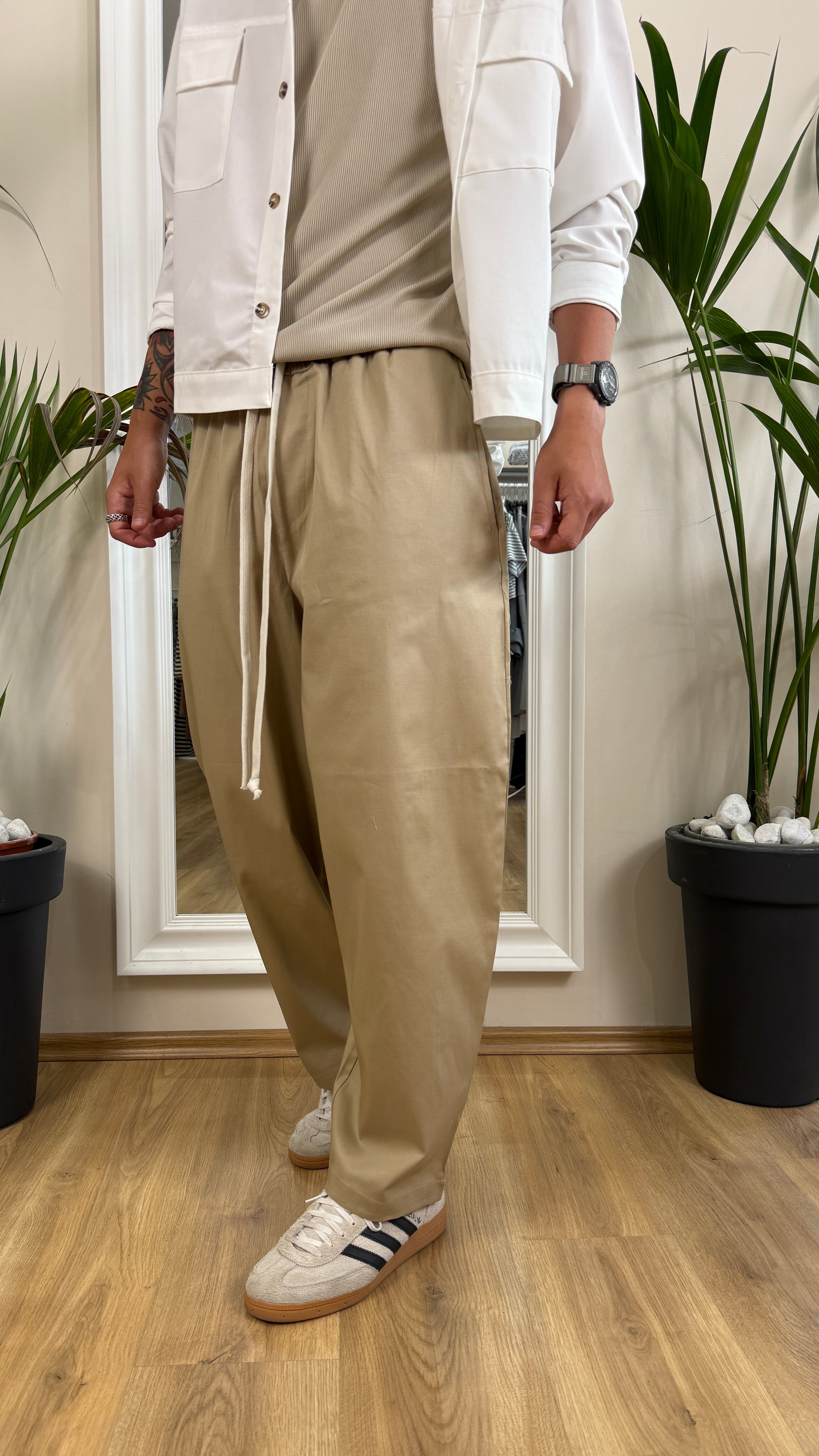 Pantalone baggy cammello.
