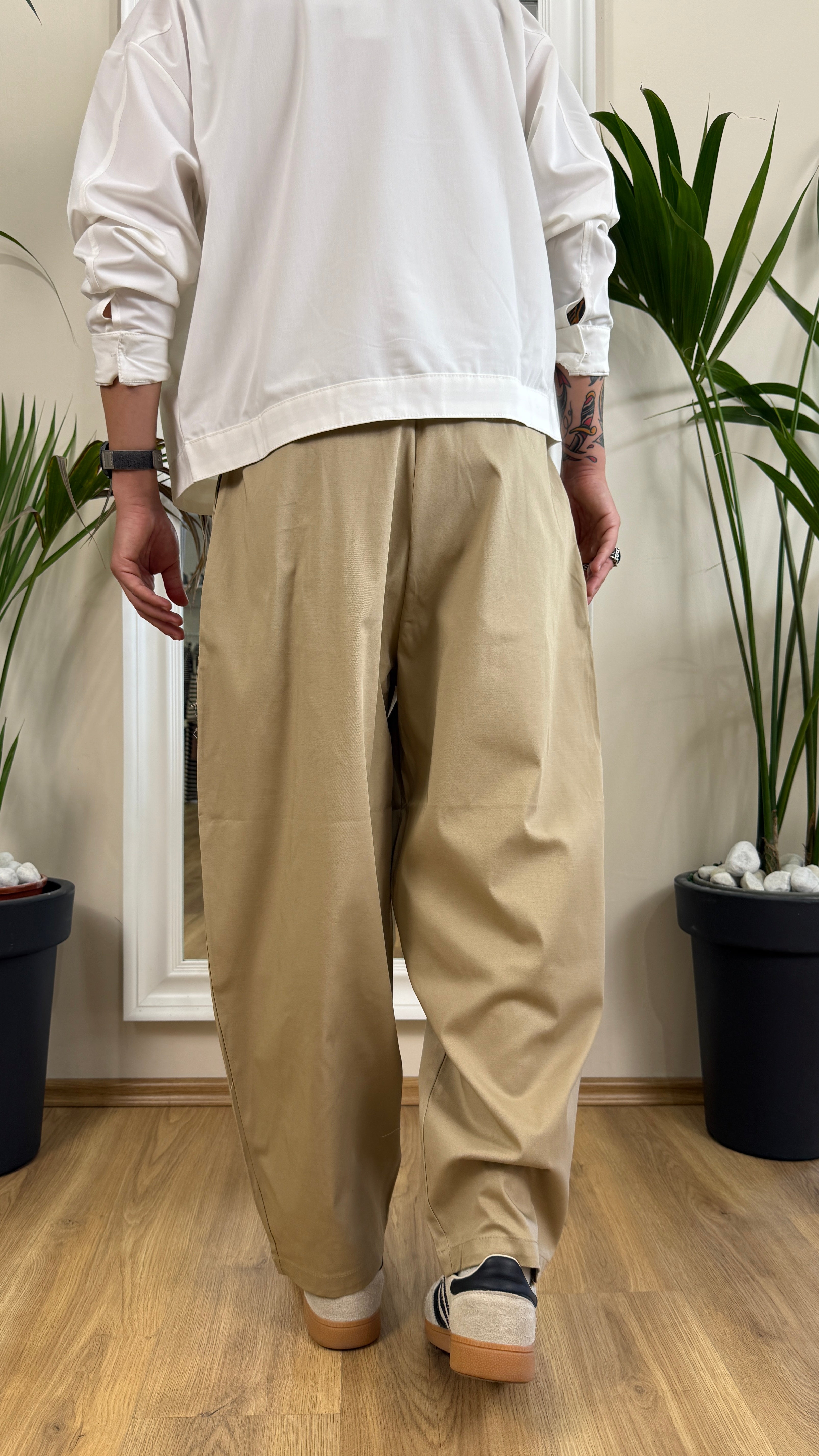 Pantalone baggy cammello.