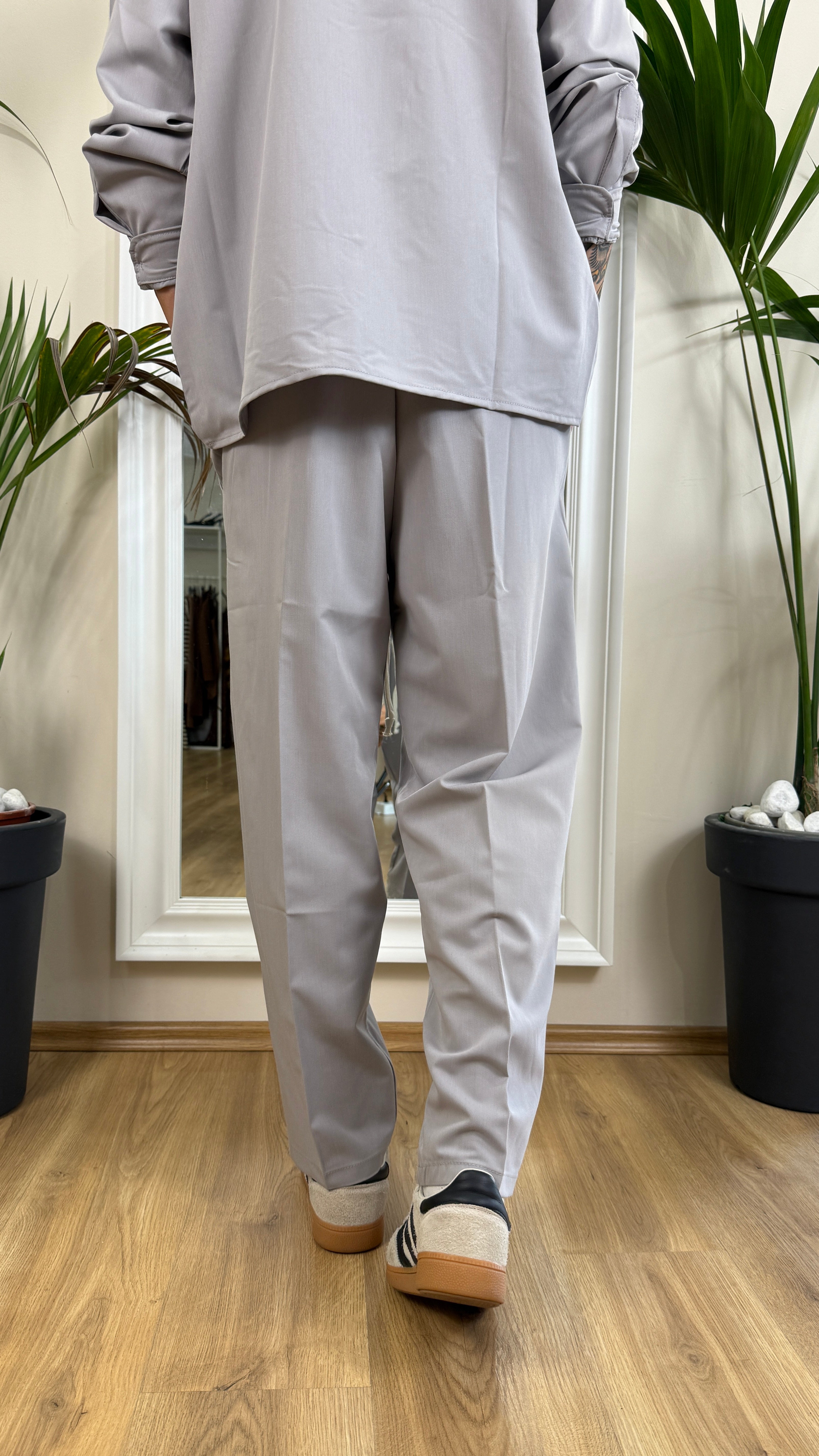 Coordinato camicia e pantalone loose fit.