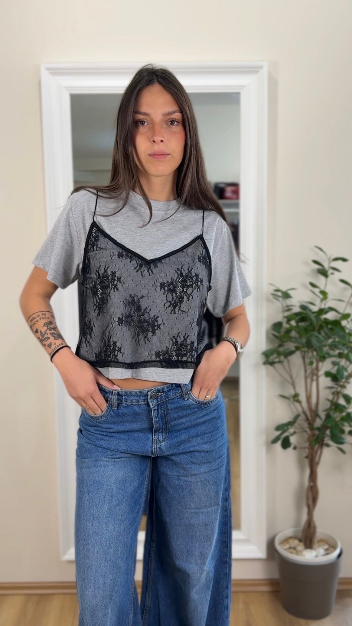 T-shirt con canotta in pizzo - two way.