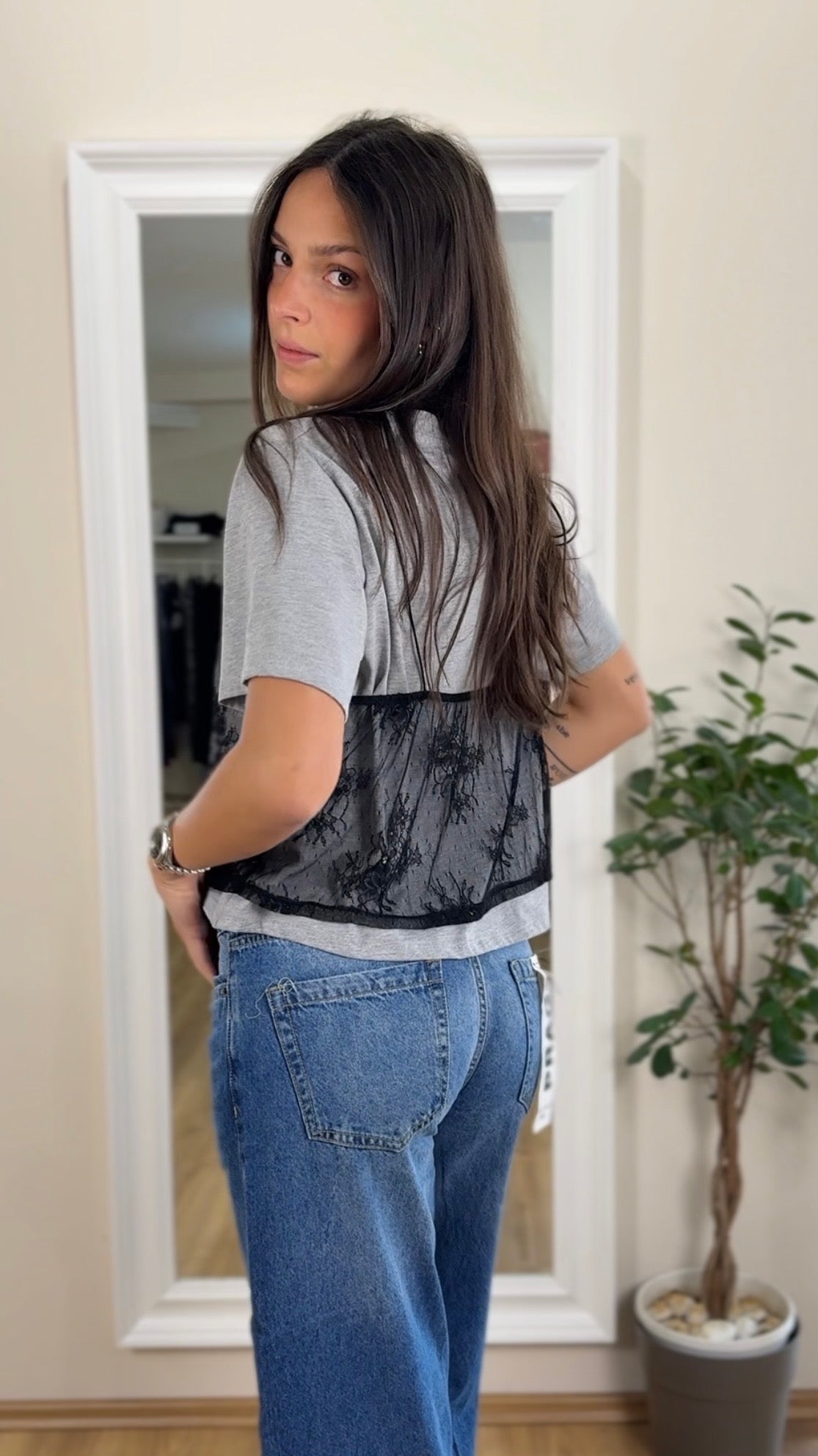 T-shirt con canotta in pizzo - two way.