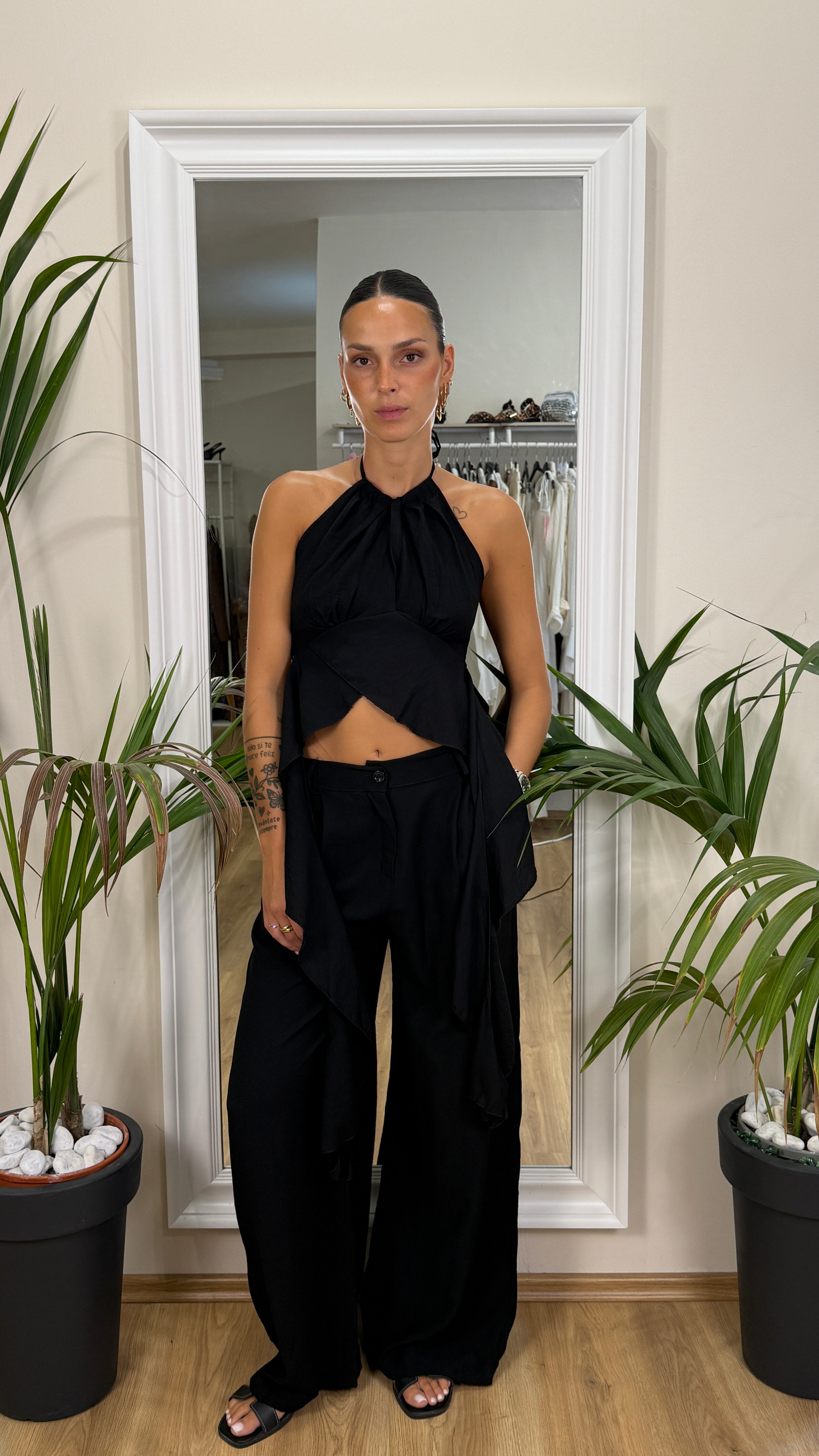 Coordinato top e pantalone a palazzo.