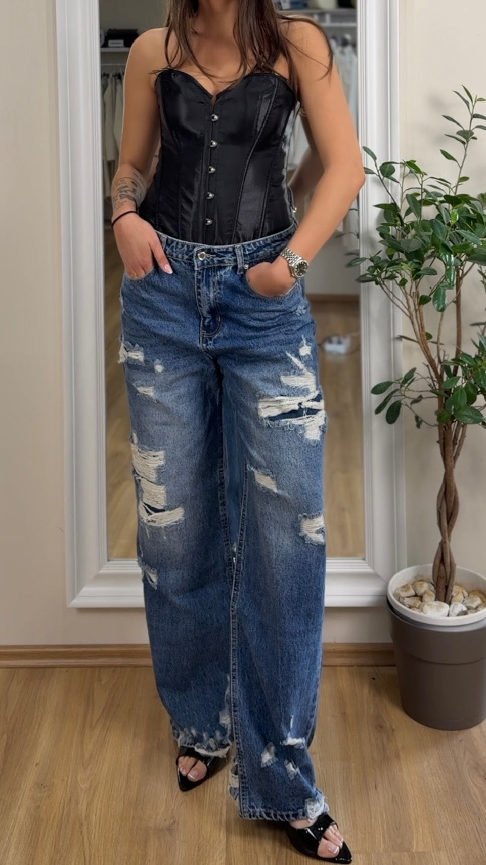 Jeans con strappi.