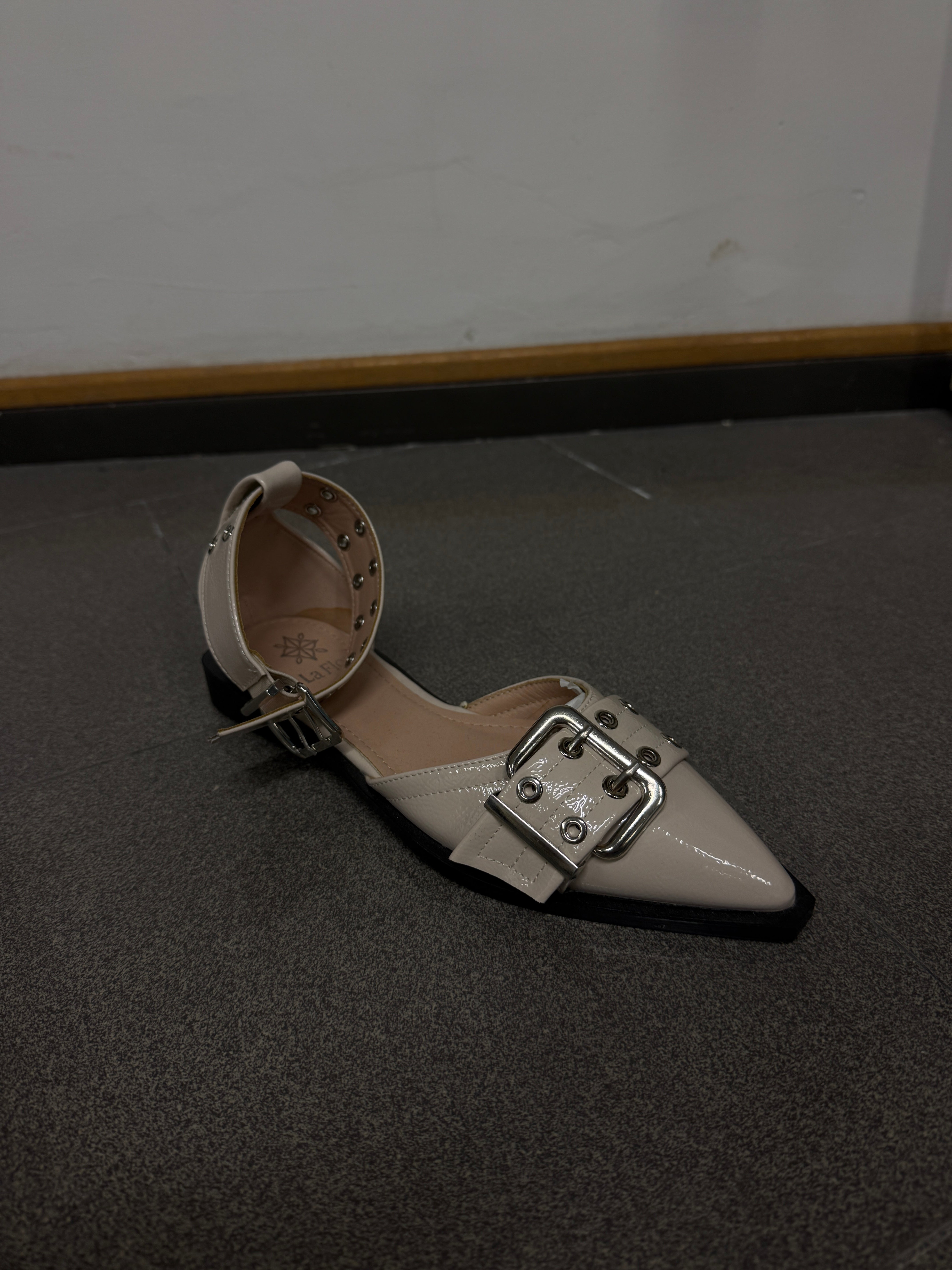 Ballerina con cinturino.