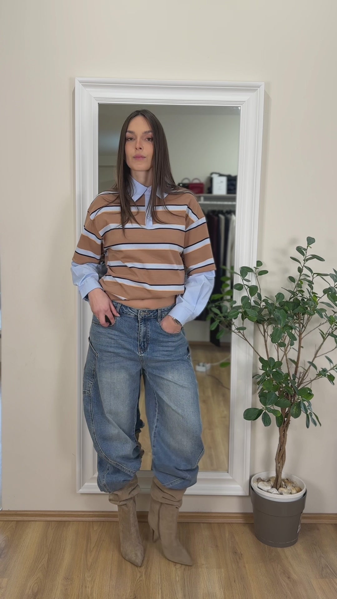 Polo a righe con maniche effetto camicia.